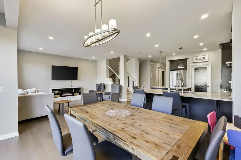 370 Magnolia Heath SE Calgary AB T3M 2X4