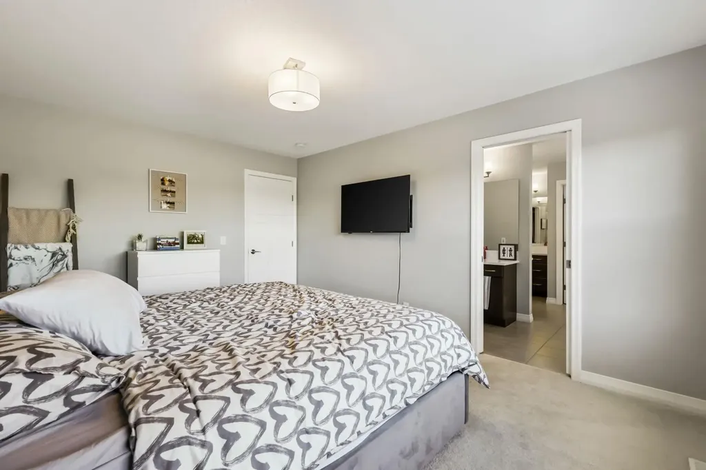 370 Magnolia Heath SE Calgary AB T3M 2X4