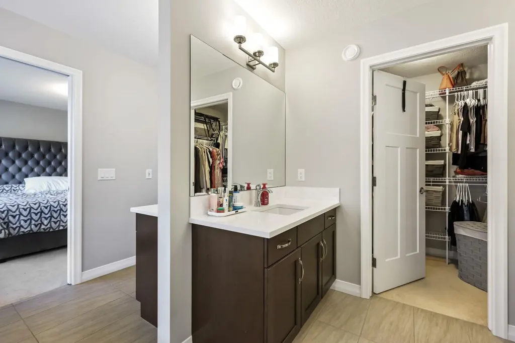 370 Magnolia Heath SE Calgary AB T3M 2X4