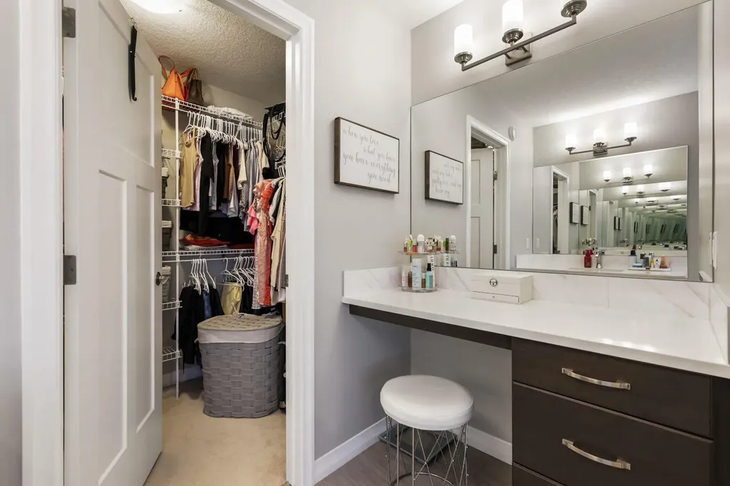 370 Magnolia Heath SE Calgary AB T3M 2X4