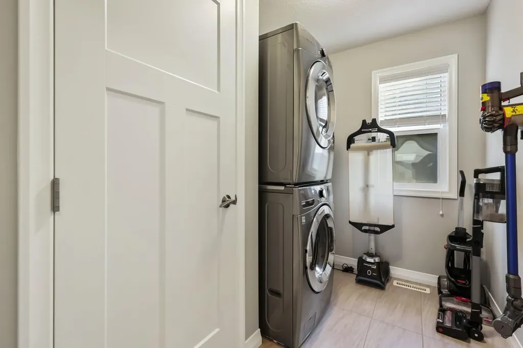 370 Magnolia Heath SE Calgary AB T3M 2X4
