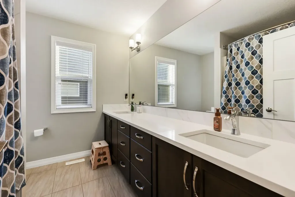 370 Magnolia Heath SE Calgary AB T3M 2X4