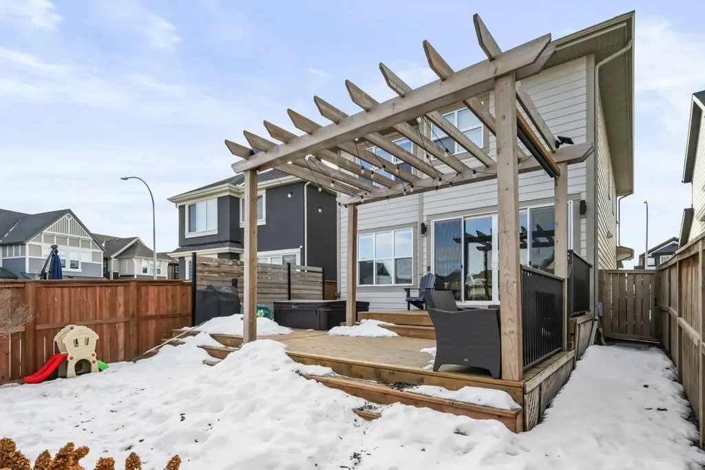 370 Magnolia Heath SE Calgary AB T3M 2X4