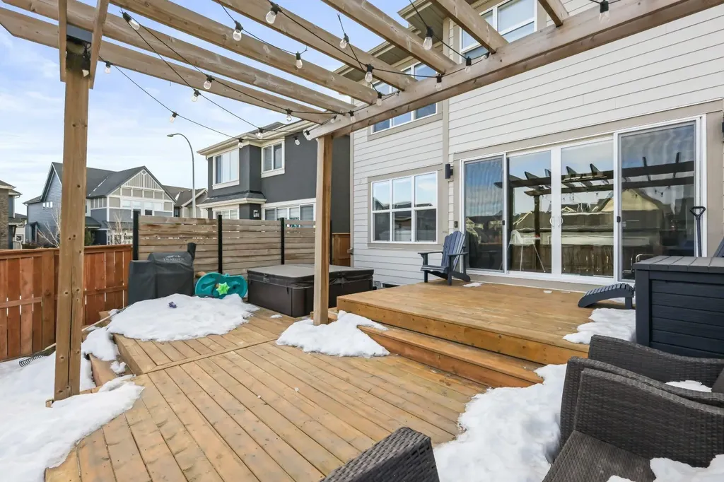 370 Magnolia Heath SE Calgary AB T3M 2X4