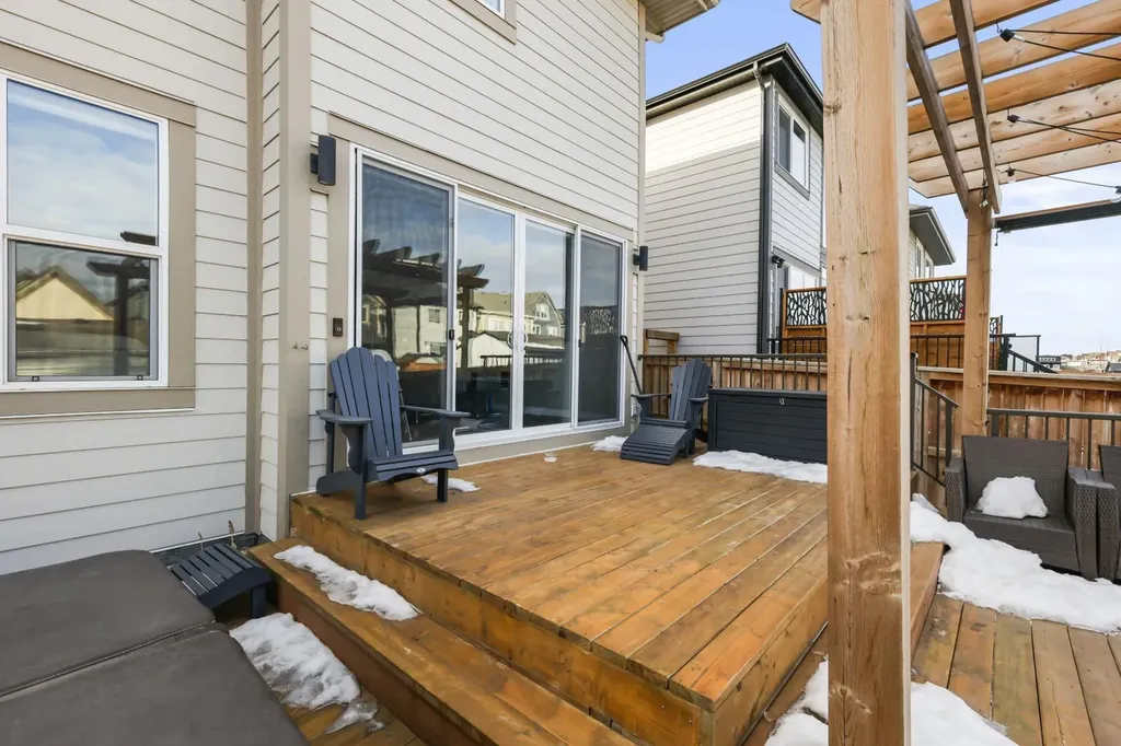 370 Magnolia Heath SE Calgary AB T3M 2X4