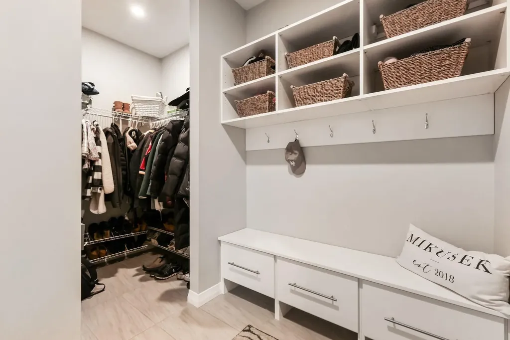 370 Magnolia Heath SE Calgary AB T3M 2X4