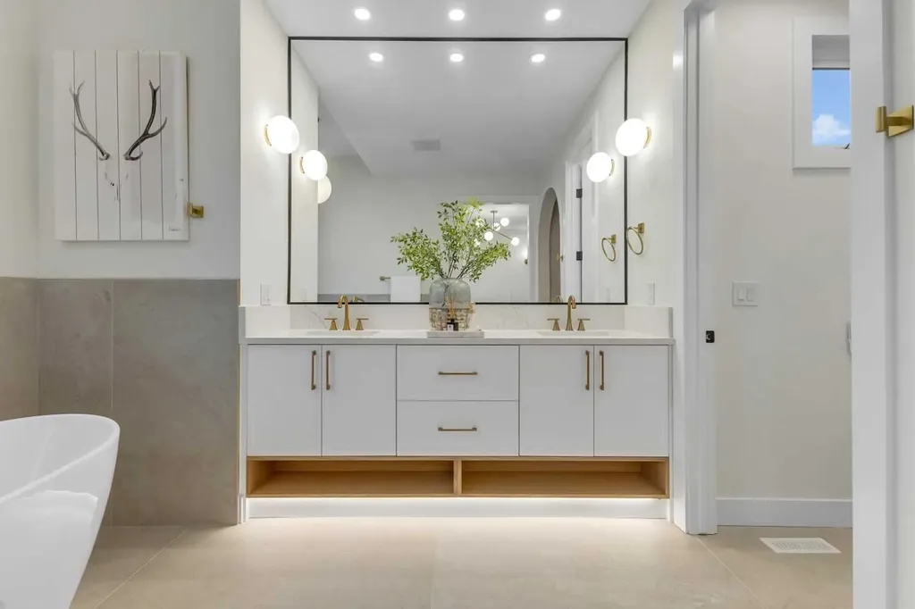 2212 35 Street SW Calgary AB T3E 2X8