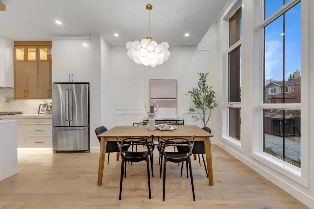 2212 35 Street SW Calgary AB T3E 2X8