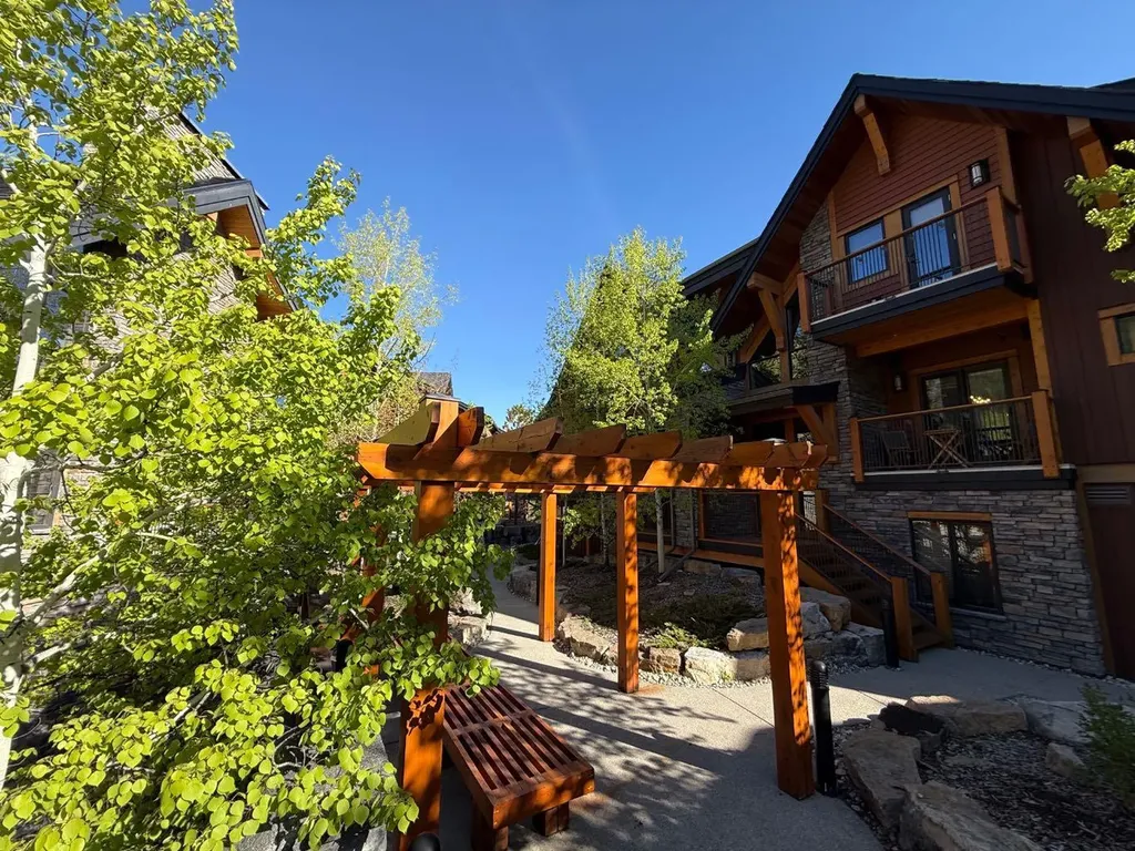 101E Stewart Creek Landing Canmore AB T1W 0E3