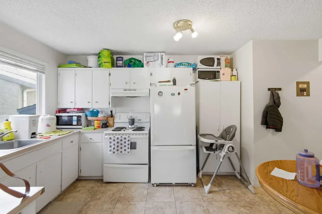 6131 Bowness Road NW Calgary AB T3B 0C9