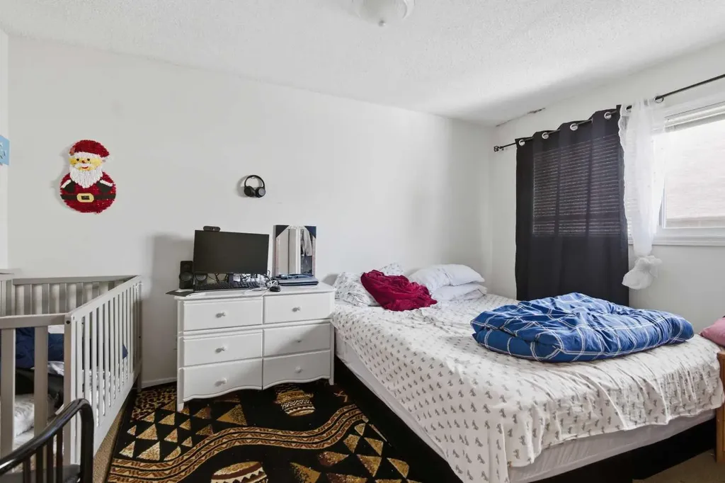 6131 Bowness Road NW Calgary AB T3B 0C9