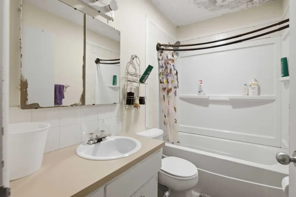 6131 Bowness Road NW Calgary AB T3B 0C9