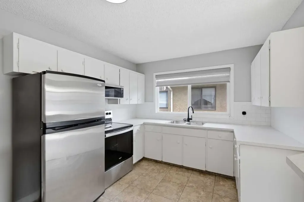 6131 Bowness Road NW Calgary AB T3B 0C9