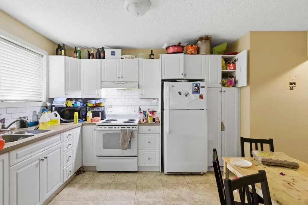 6131 Bowness Road NW Calgary AB T3B 0C9