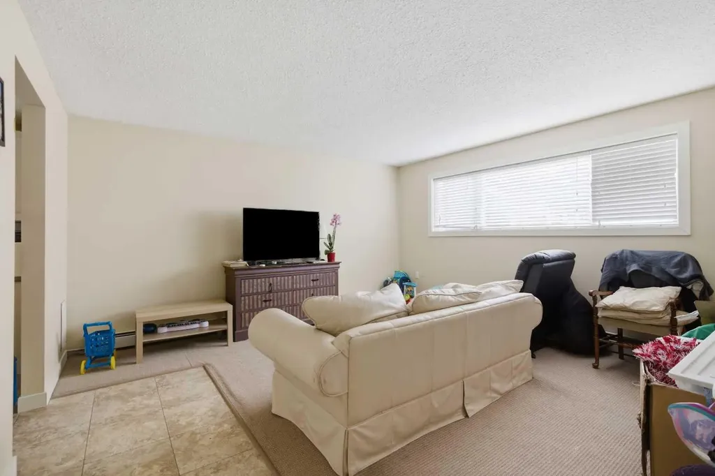 6131 Bowness Road NW Calgary AB T3B 0C9