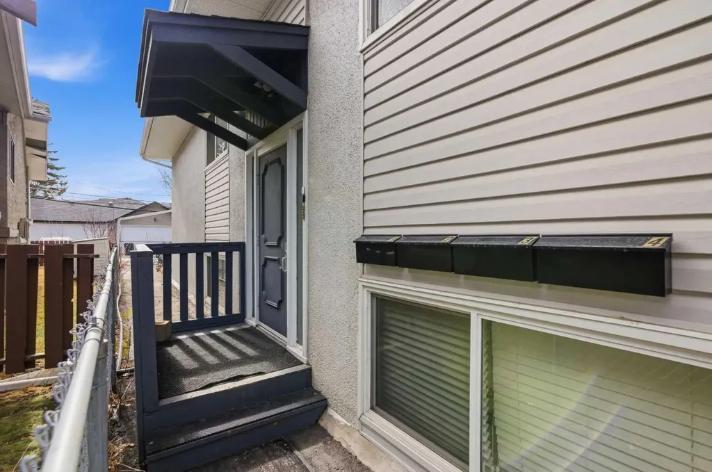 6131 Bowness Road NW Calgary AB T3B 0C9