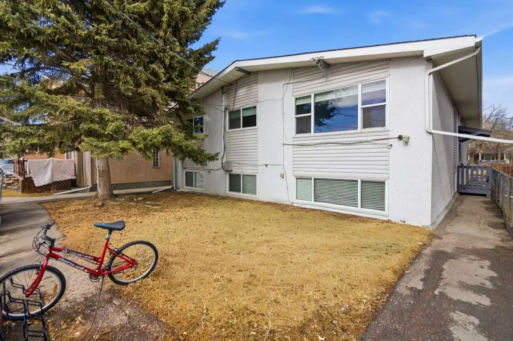 6131 Bowness Road NW Calgary AB T3B 0C9