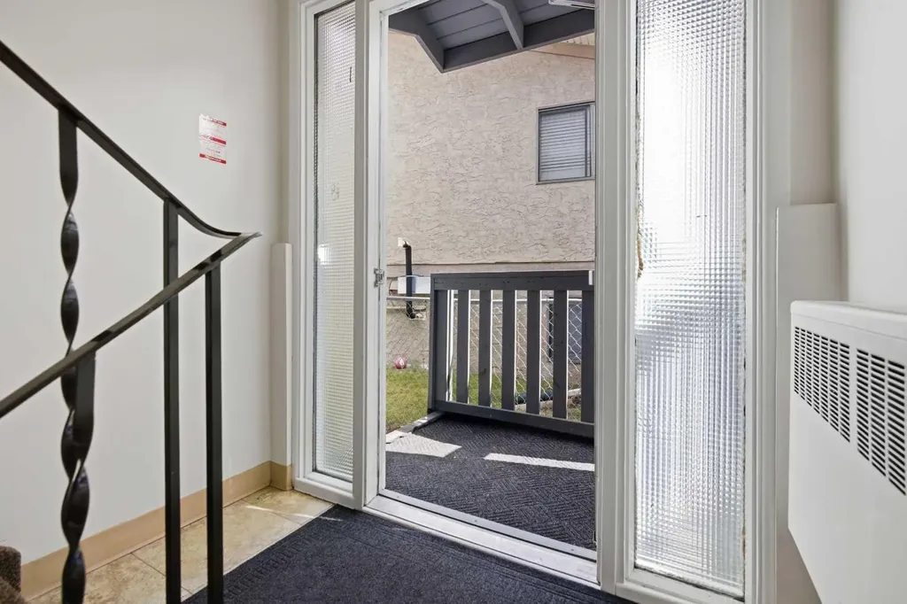 6131 Bowness Road NW Calgary AB T3B 0C9