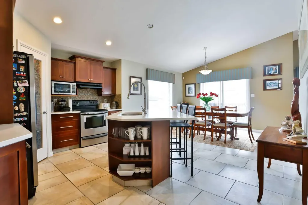 66 Coalbanks Gate W Lethbridge AB T1J 2A1