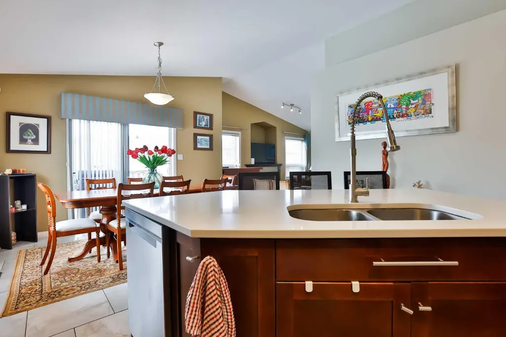 66 Coalbanks Gate W Lethbridge AB T1J 2A1