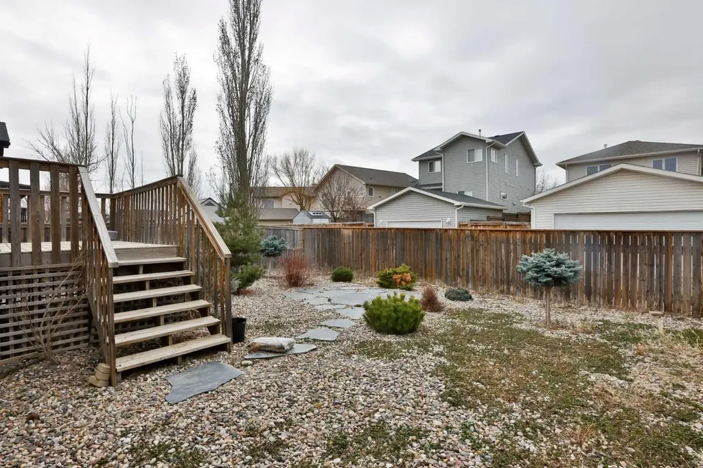 66 Coalbanks Gate W Lethbridge AB T1J 2A1