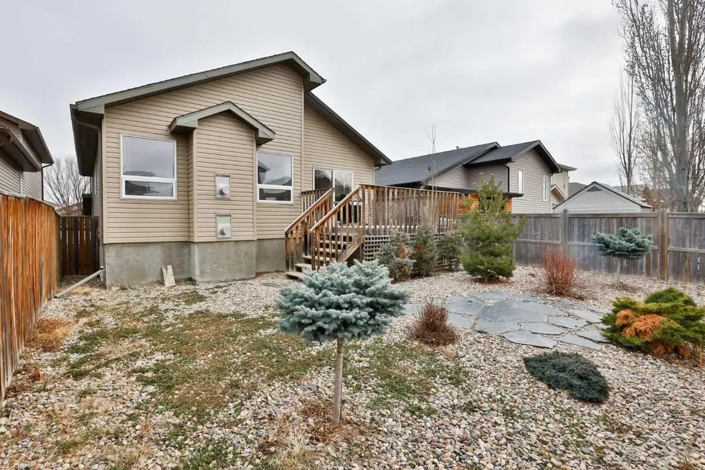 66 Coalbanks Gate W Lethbridge AB T1J 2A1