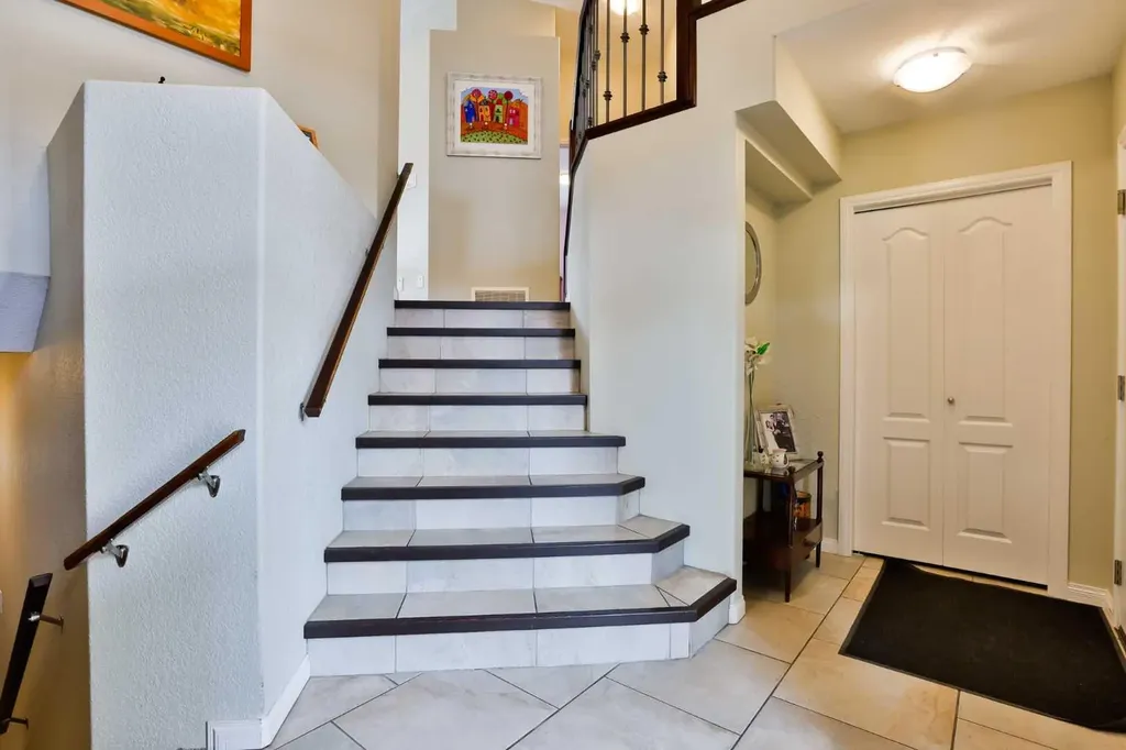 66 Coalbanks Gate W Lethbridge AB T1J 2A1