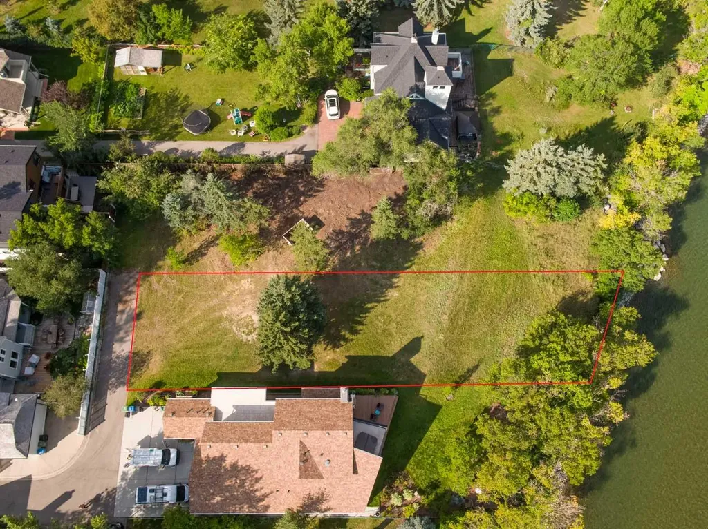 10 Major Stewart Lane SE Calgary AB T2G 5R6