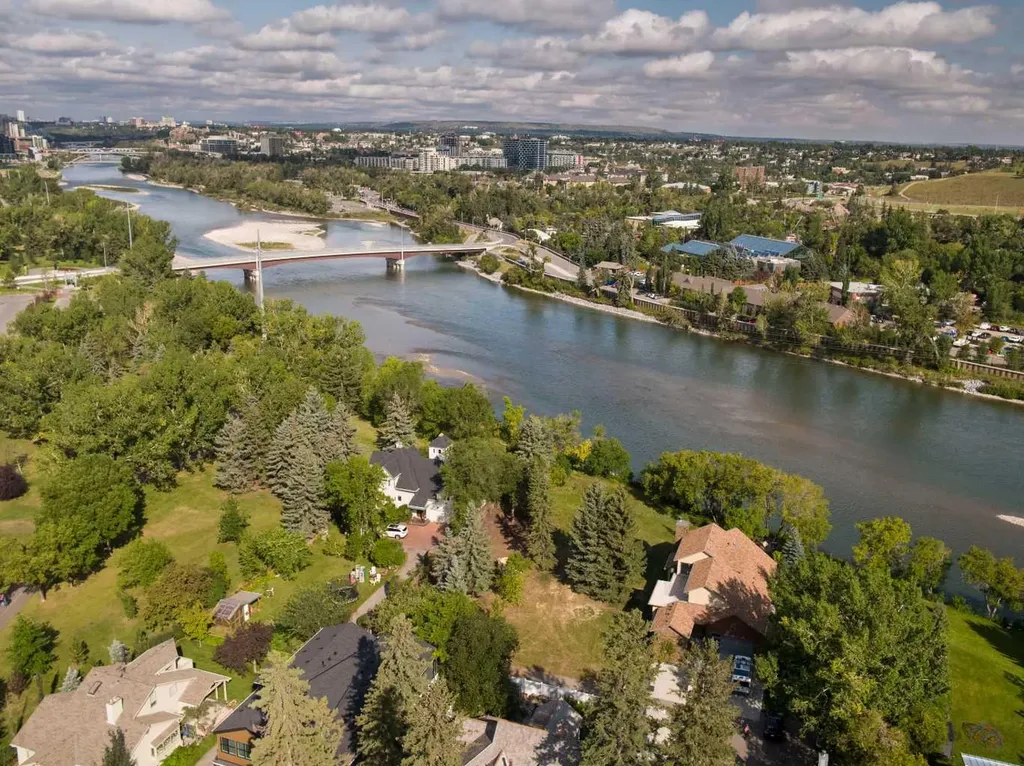 10 Major Stewart Lane SE Calgary AB T2G 5R6