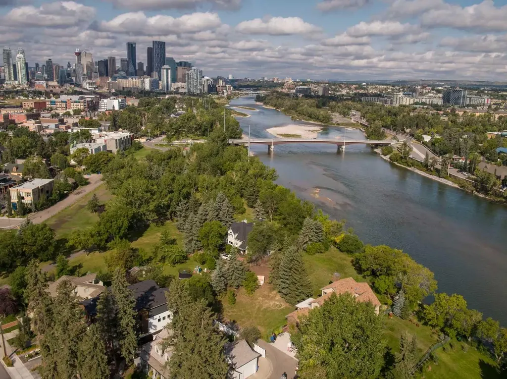 10 Major Stewart Lane SE Calgary AB T2G 5R6