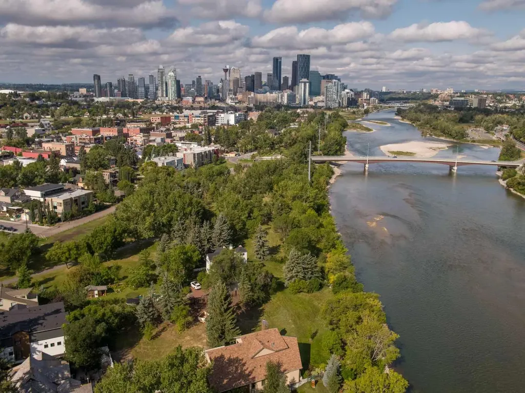 10 Major Stewart Lane SE Calgary AB T2G 5R6