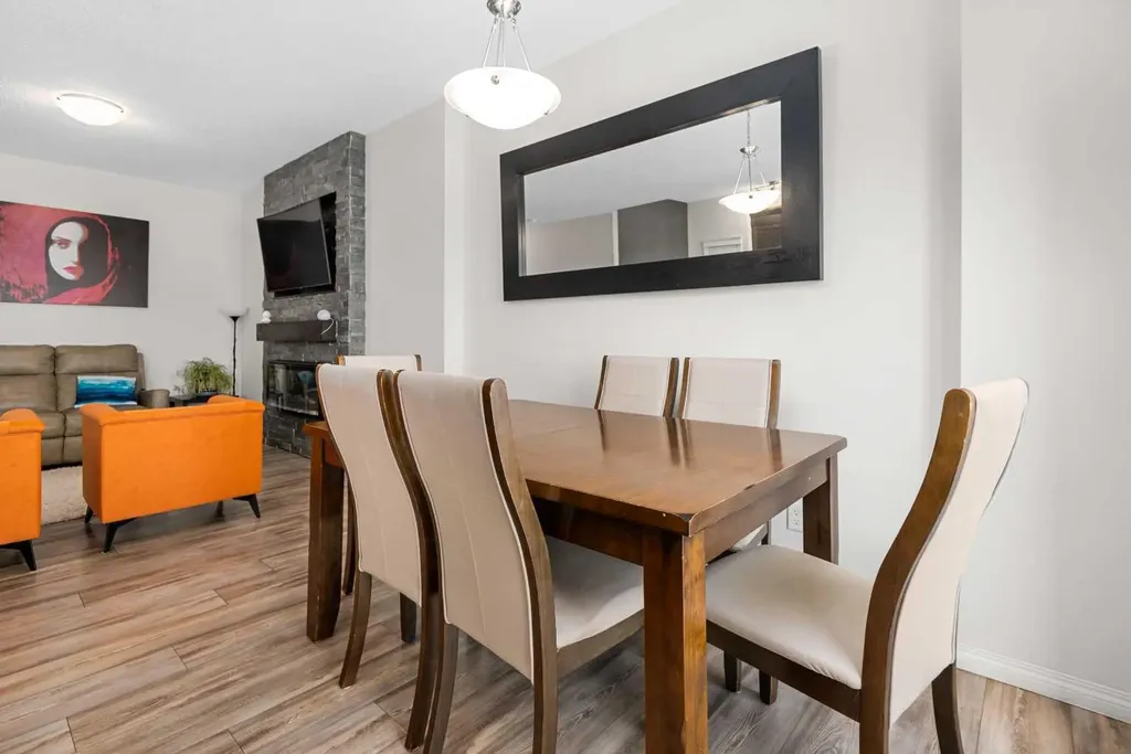 673 Hillcrest Road SW Airdrie AB T4B 4C7