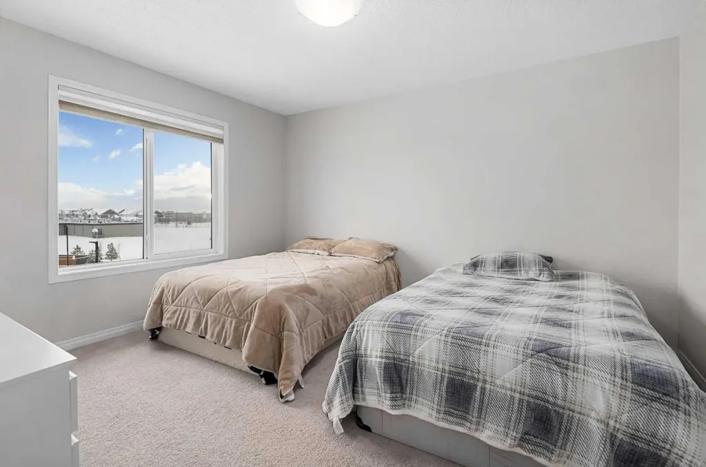 673 Hillcrest Road SW Airdrie AB T4B 4C7