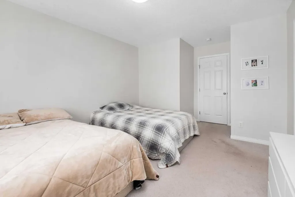 673 Hillcrest Road SW Airdrie AB T4B 4C7