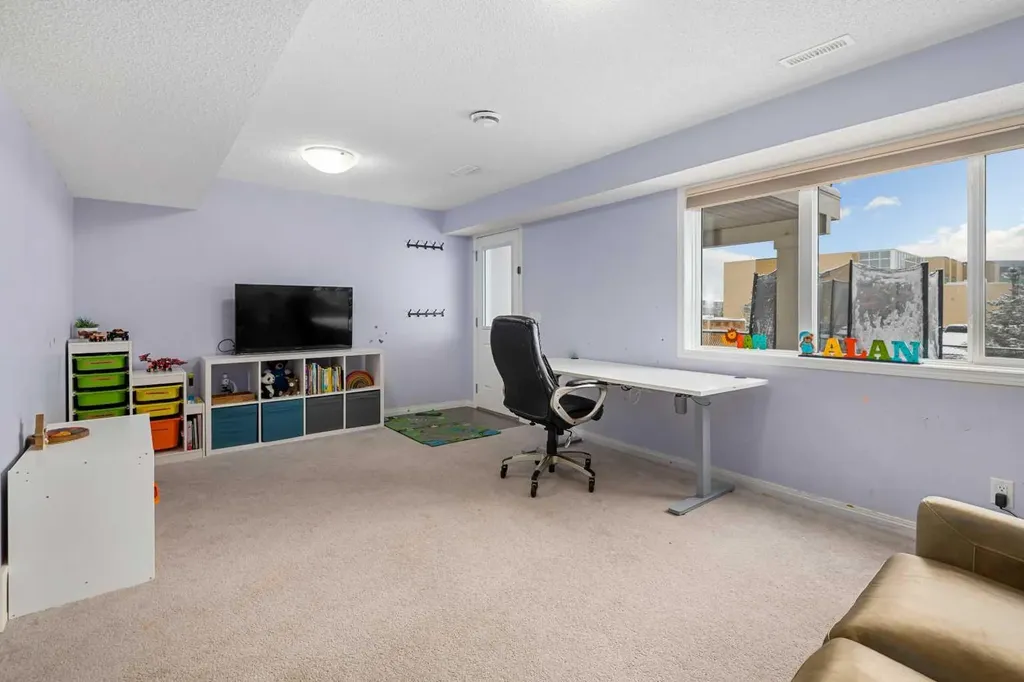 673 Hillcrest Road SW Airdrie AB T4B 4C7