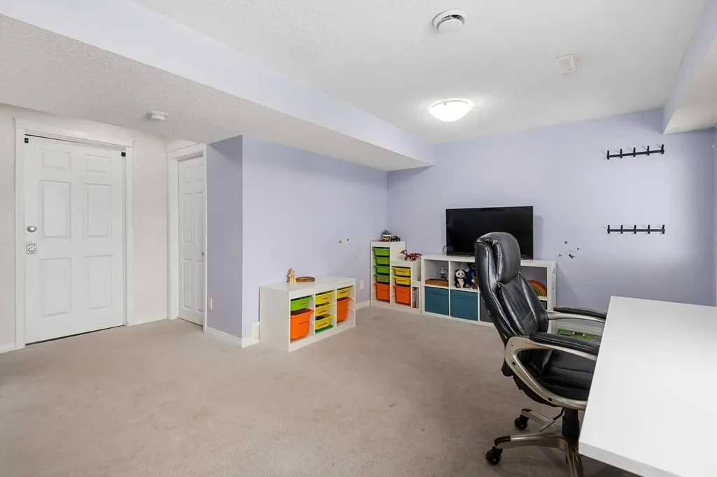 673 Hillcrest Road SW Airdrie AB T4B 4C7
