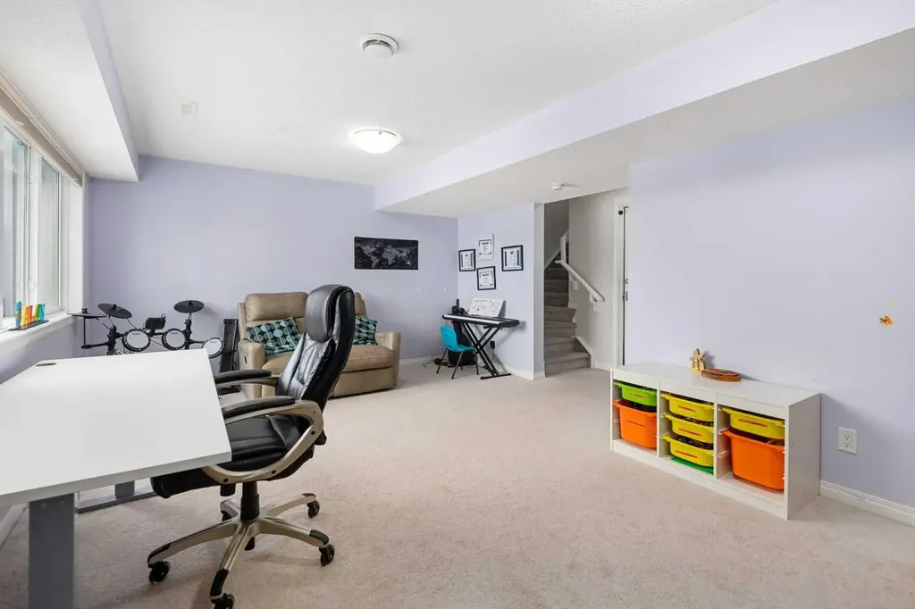 673 Hillcrest Road SW Airdrie AB T4B 4C7