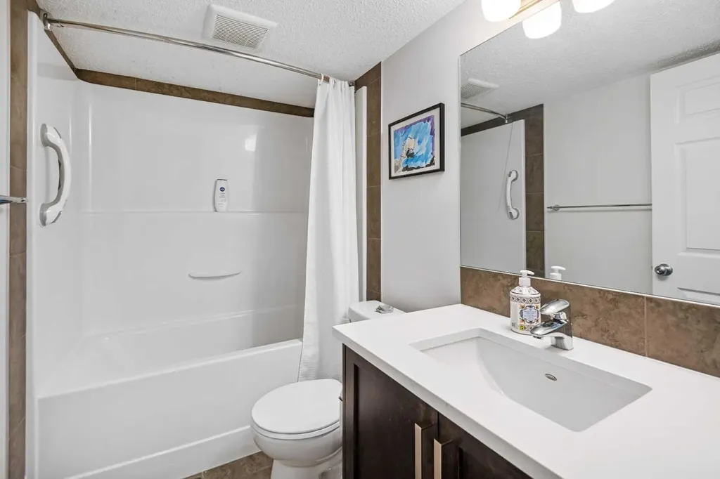 673 Hillcrest Road SW Airdrie AB T4B 4C7