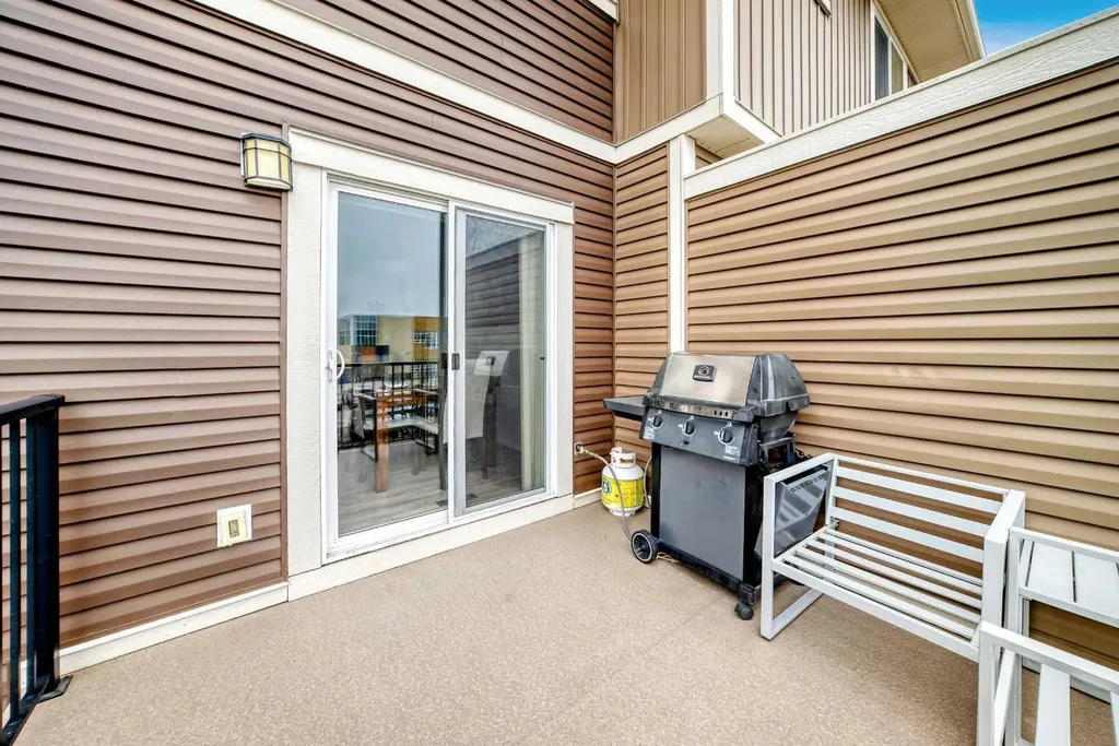 673 Hillcrest Road SW Airdrie AB T4B 4C7
