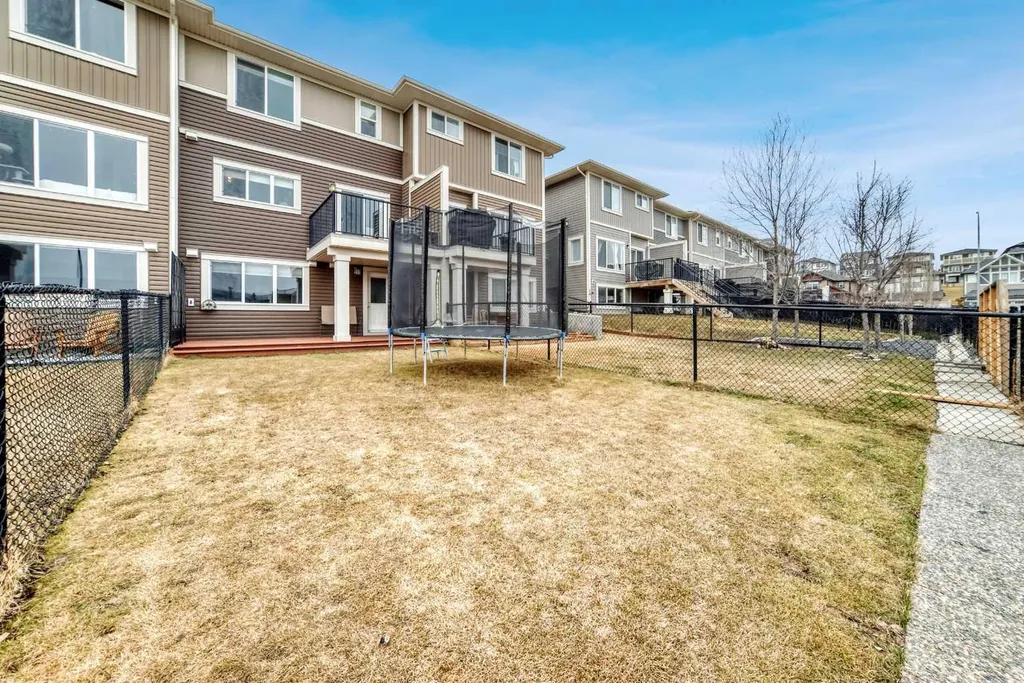 673 Hillcrest Road SW Airdrie AB T4B 4C7