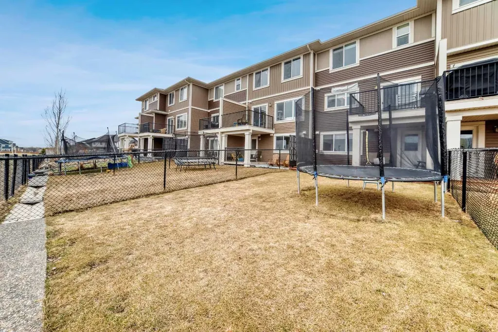 673 Hillcrest Road SW Airdrie AB T4B 4C7