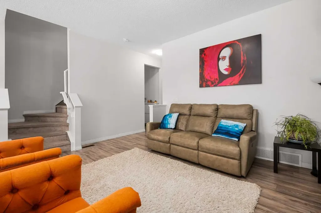 673 Hillcrest Road SW Airdrie AB T4B 4C7