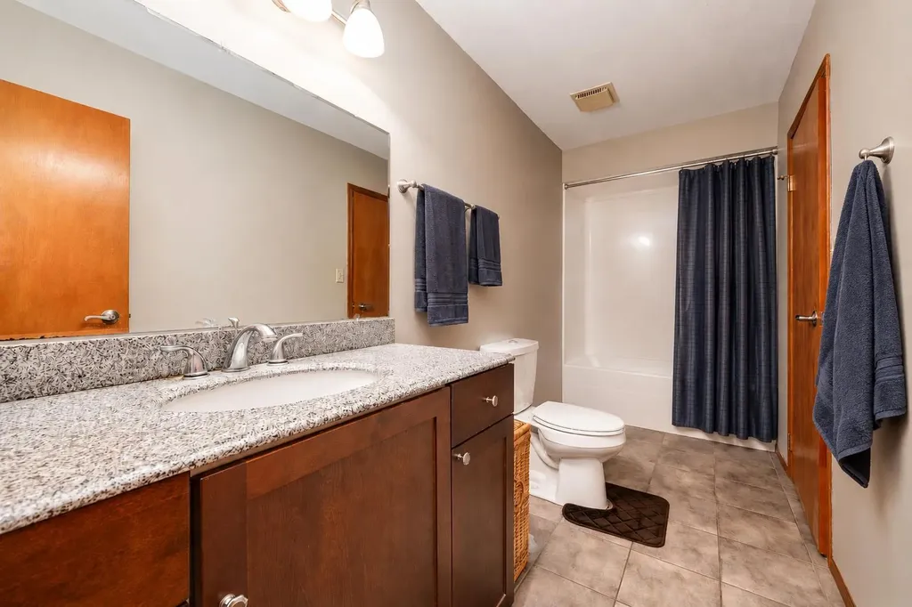 5005 43 Street E Sylvan Lake AB T4S 1C1