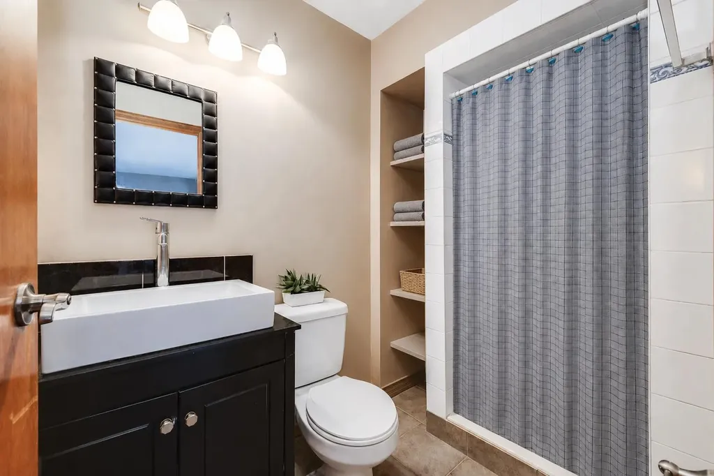 5005 43 Street E Sylvan Lake AB T4S 1C1