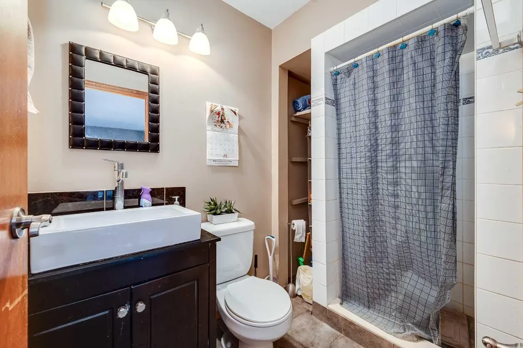 5005 43 Street E Sylvan Lake AB T4S 1C1