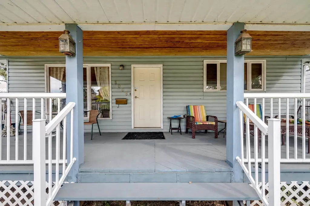 5005 43 Street E Sylvan Lake AB T4S 1C1