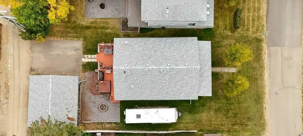 5005 43 Street E Sylvan Lake AB T4S 1C1
