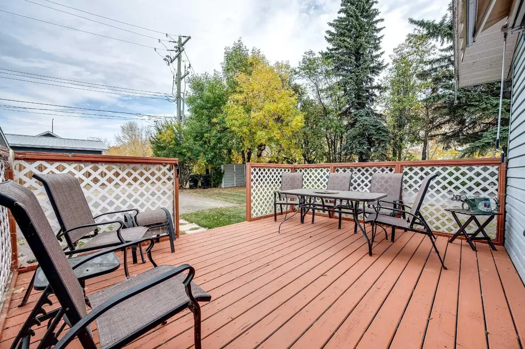 5005 43 Street E Sylvan Lake AB T4S 1C1