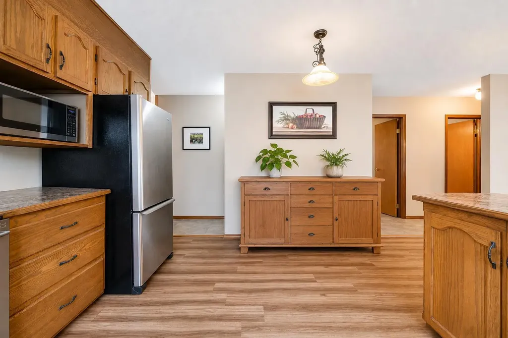 5005 43 Street E Sylvan Lake AB T4S 1C1