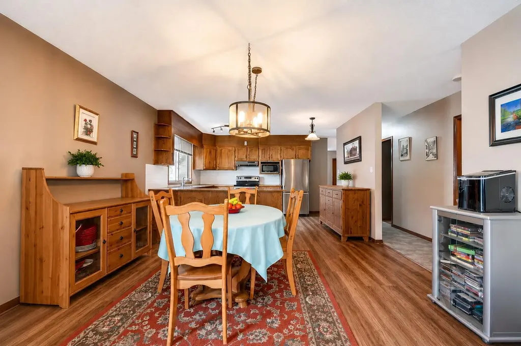 5005 43 Street E Sylvan Lake AB T4S 1C1